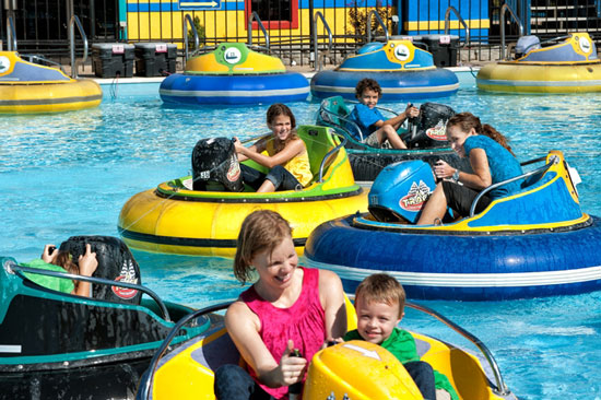 Amusement park water bumper boats for fun