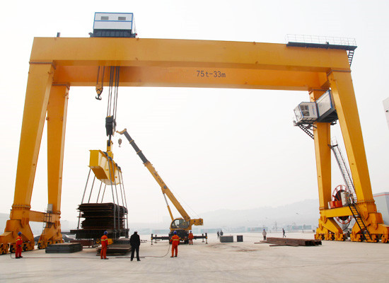 Heavy duty gantry crane