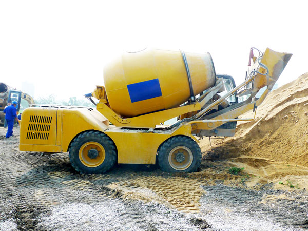 Self Loading Concrete Truck Mixer